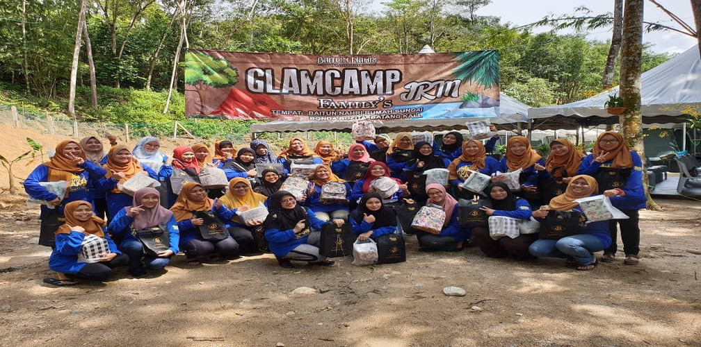 Glam Camp Family JRM